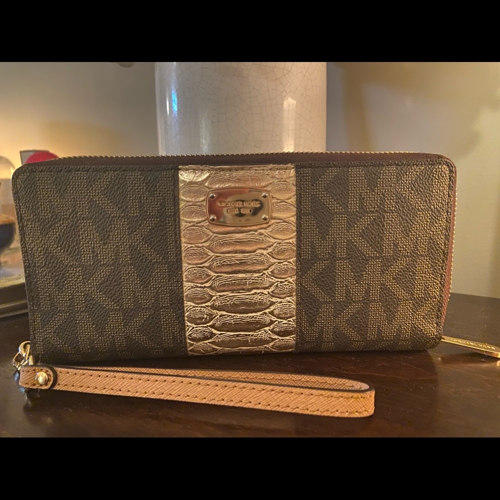 Michael Kors Wristlet